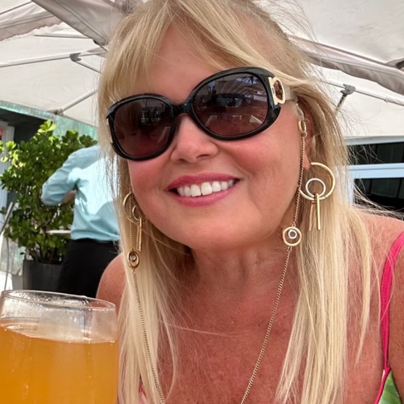 Meet your Posher, Lindy - Picture 6 of 6